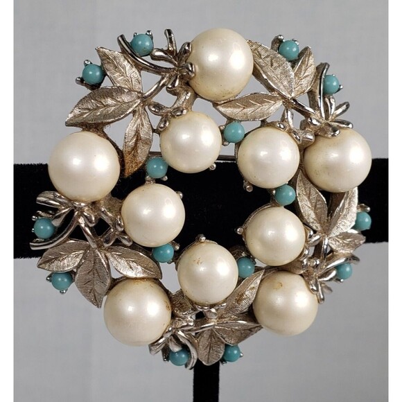 Vtg Signed Sarah Coventry 1960s Alaskan Summer Matte Turquoise Faux Pearl Brooch - Picture 1 of 11